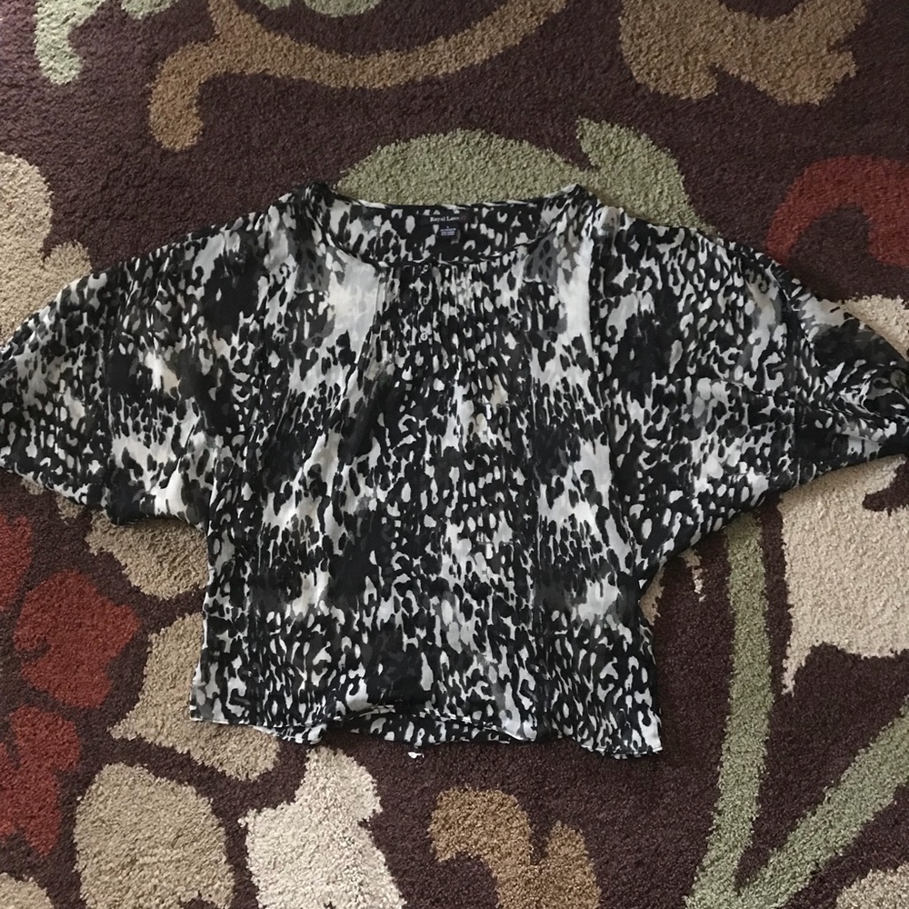 Ladies 3 button blouse